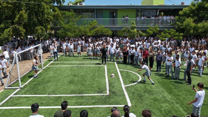 Nueva cancha beneficia a 800 estudiantes de Villa Juárez, Navolato