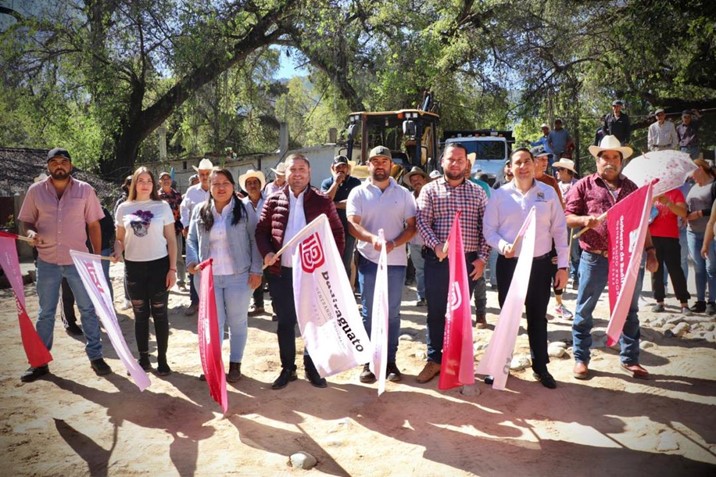 Rehabilitan calles de la sindicatura de Tameapa, Badiraguato