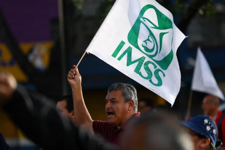 Empleados del Seguro Social rechazan aumento salarial y exigen cambios sindicales