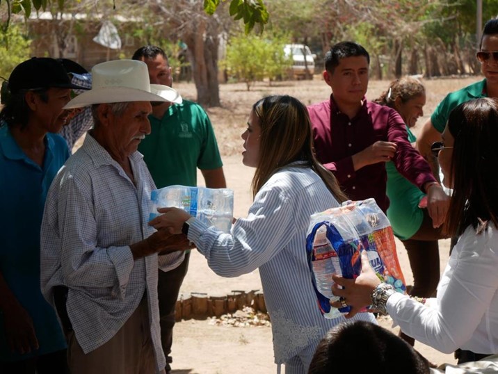 AQUATÓN y DIF Bienestar Culiacán entregan 5 mil litros de agua en comunidades de Imala