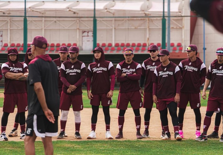  Tomateros de Culiacán realiza su primer juego interescuadras de pretemporada