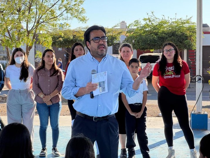 Entrega Juan de Dios Gámez techumbre en Alturas del Sur