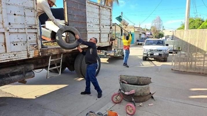 Llaman a familias de Los Huizaches a eliminar criaderos de mosquitos