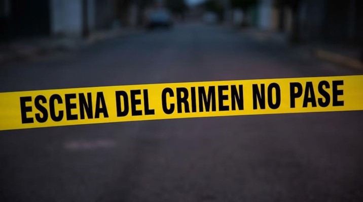 Abandonan cuatro cadáveres con una narcomanta en carretera de Ciudad Juárez