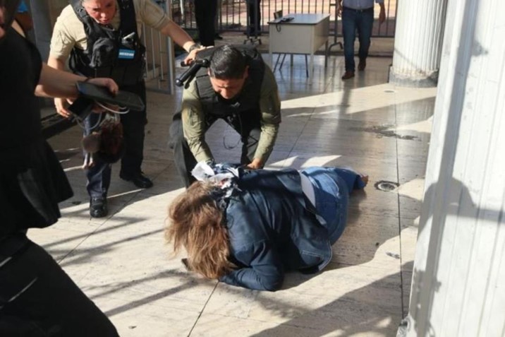 Diputada de Honduras sufre heridas leves al ser impactada por un explosivo