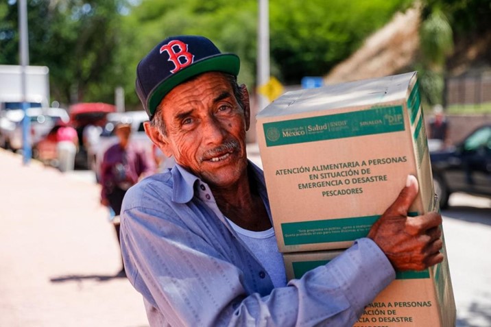 DIF Sinaloa lleva apoyo alimentario a familias pescadoras de Choix