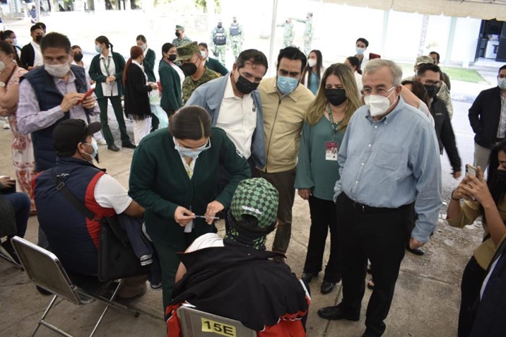 Con segunda dosis Rocha responde a exigencia de docentes de Sinaloa