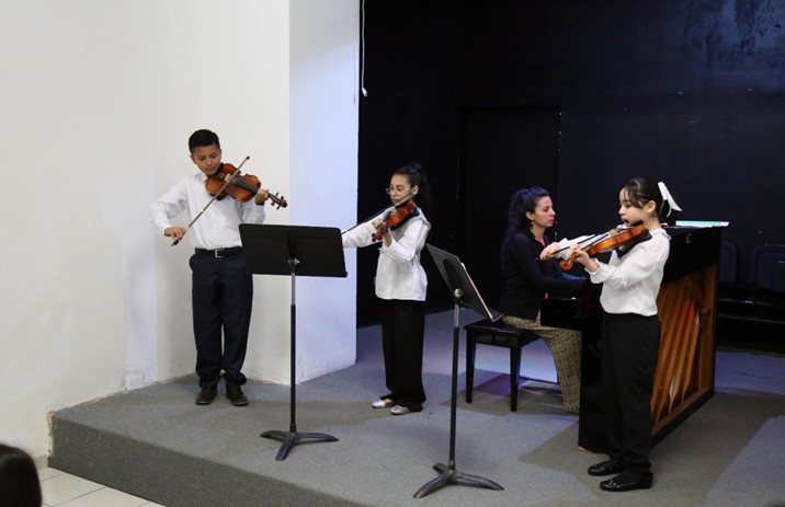 Alumnos de la maestra Olena Bogaychuk ofrecen recital de violín