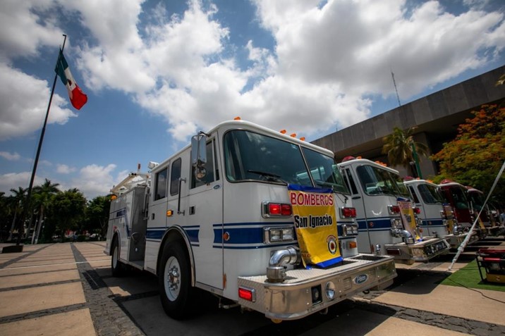  Rocha entrega Camiones de Bomberos a 6 Municipios del Estado