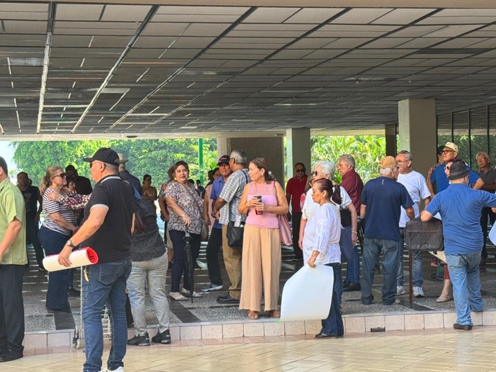  Jubilados de la UAS exigen frenar descuentos en pensiones