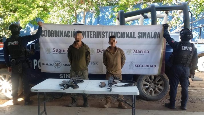 Detienen a dos hombres armados en comunidad de Rosario