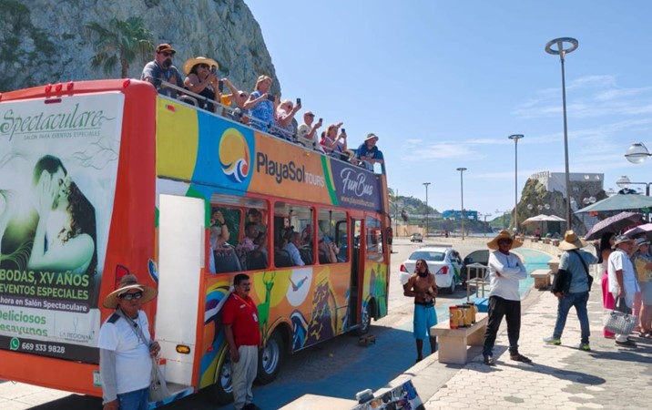 Crucero llega a Mazatlán y activa economía turística del puerto