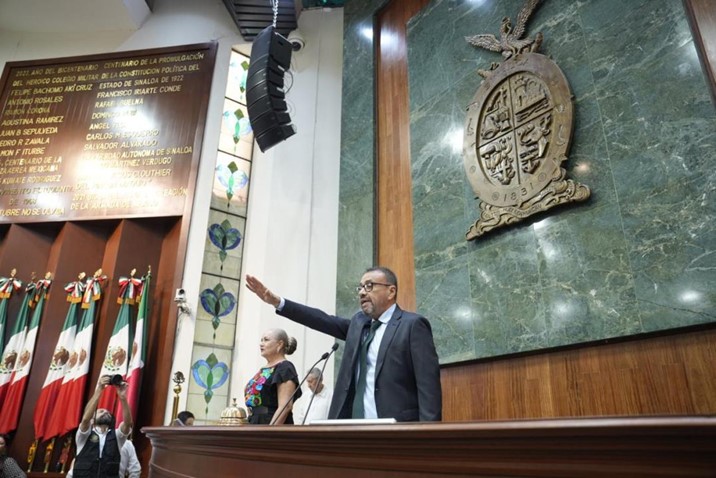 Juan Diego Aranzubia toma protesta como presidente de la Mesa Directiva del Congreso de Sinaloa 