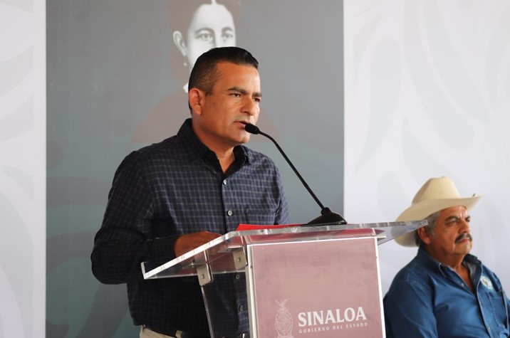 Entrega de fertilizantes impulsa la economía rural en Navolato