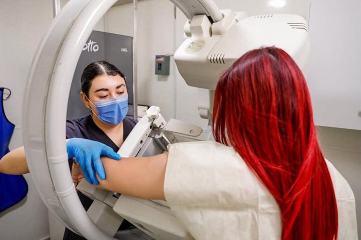 DIF Sinaloa acerca estudios gratuitos para detectar cáncer de mama