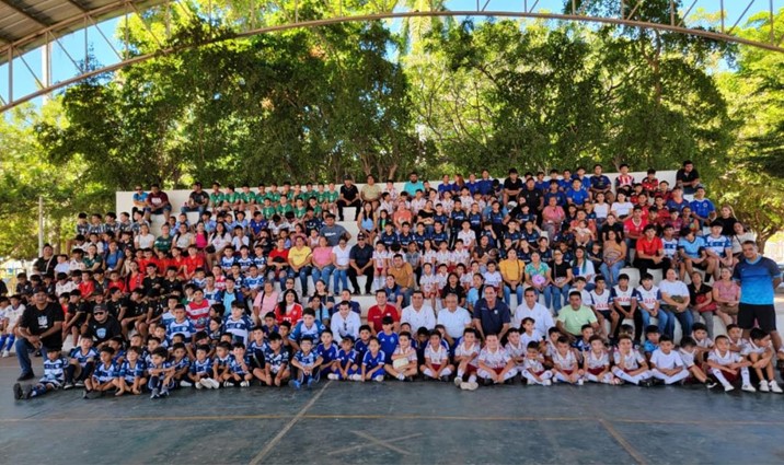  Encabeza Navolato impulso al deporte con Torneo de Futbol de los Barrios 2025