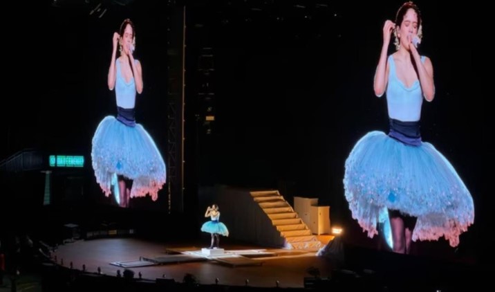 Rosalía enciende el Palacio de los Deportes con su Lux Tour