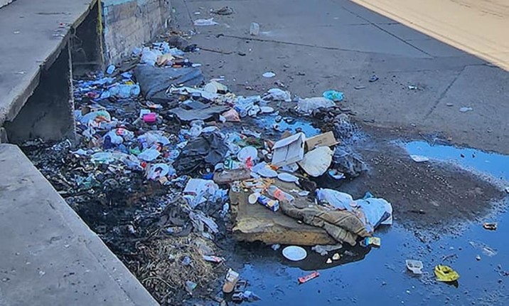 Detectan canales bloqueados con basura y escombros en Culiacán
