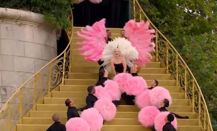 Lady Gaga hace honor a la cultura parisina en la ceremonia de los Juegos Olímpicos 2024