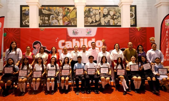 Reconoce alcalde de Navolato a integrantes del Cabildo Juvenil 2026