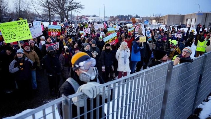 Muerte de mujer en operativo de ICE desata protestas en Minneapolis