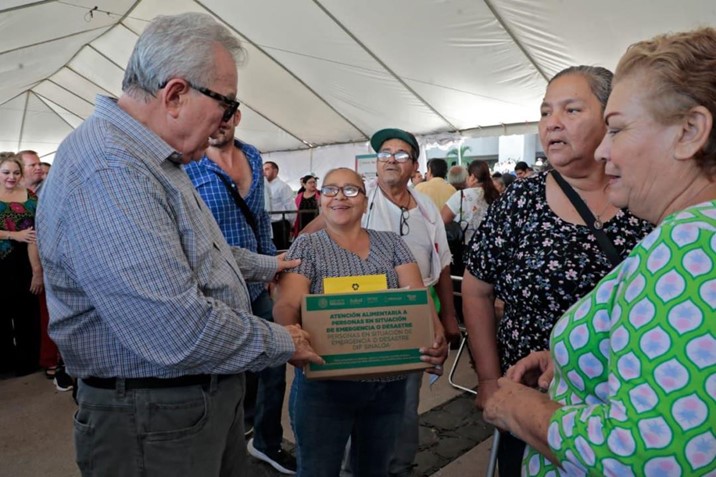 Gobernador Rocha recibe a miles de sinaloenses en Palacio de Gobierno en las Brigadas del Bienestar y Kermés Mexicana