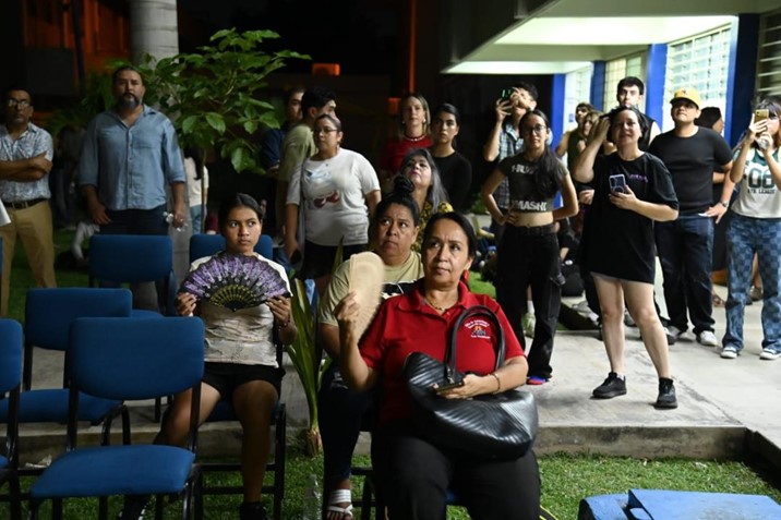 UAS reúne a familias para observar eclipse lunar en Culiacán