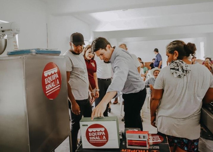 Llevan a pueblo Nuevo Santa María apoyos de programa “Equipa Sinaloa”