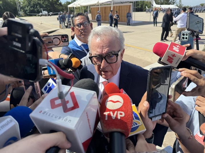 Harfuch en Sinaloa para “revisar estrategias”, asegura gobernador 