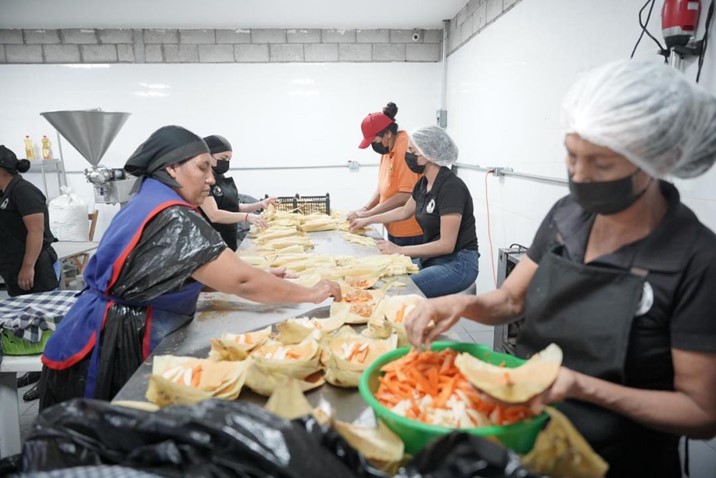De cerca, Economía sigue apoyando a los pequeños negocios