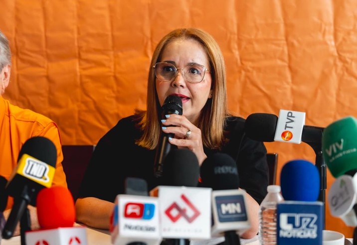 Destaca Eli Montoya beneficios de limitar celulares en las aulas
