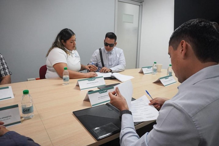 Culiacán refuerza apoyos para personas ciegas con nuevo convenio