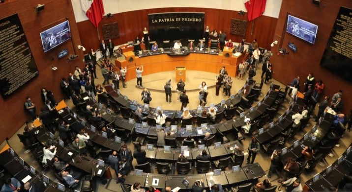 “Ley Antimemes” avanza y divide al Senado por sus alcances