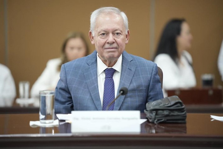 Acude Víctor Corrales a Palacio Nacional para pedir apoyo en el caso de su hijo
