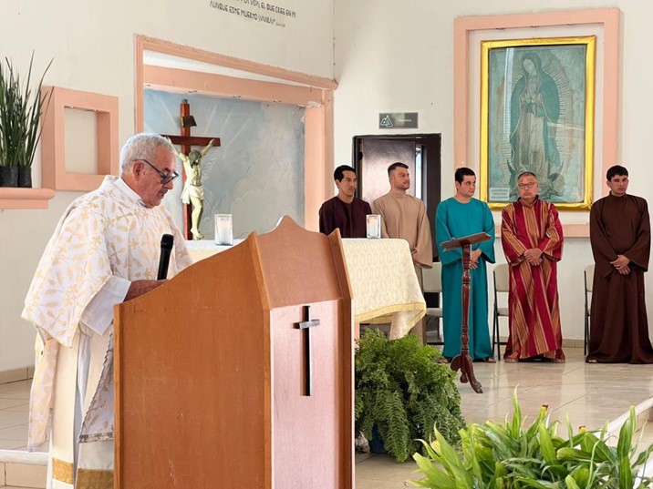 Comunidad de Sinaí conmemora Jueves Santo en su centro de rehabilitación