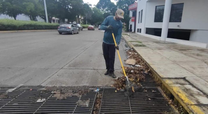 Culiacán retira media tonelada de basura para evitar inundaciones