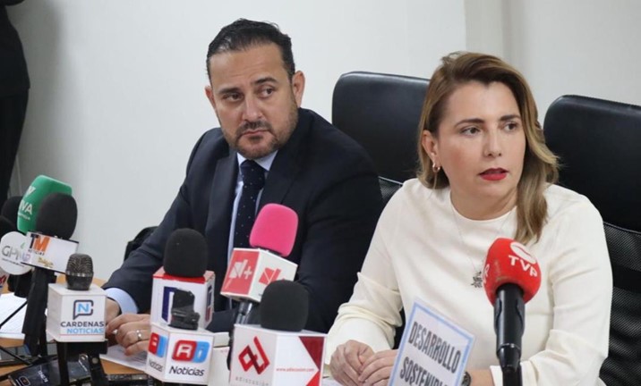  "Ni vienen a trabajar, menos a leer iniciativas", Roxana Rubio acusa a morenista de 'levantadedos'
