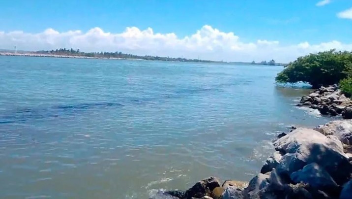  Hidrocarburo de refinería vuelve a derramarse en el río Pánuco