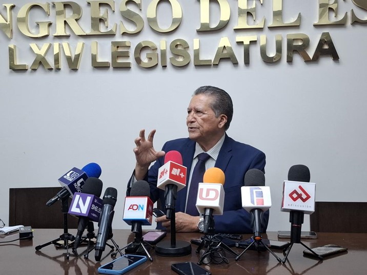 Niega Feliciano Castro que el Congreso esté trabajando a espaldas de la comunidad universitaria