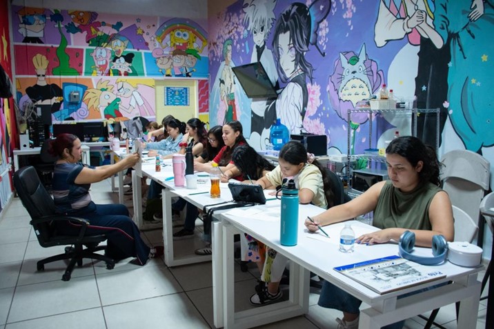 Imparten taller gratuito de dibujo para jóvenes en el IMJU