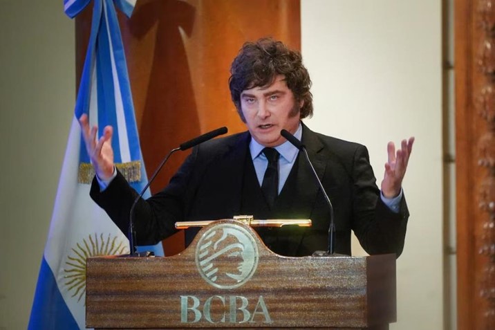 Presidente argentino señala a México en presunta operación internacional