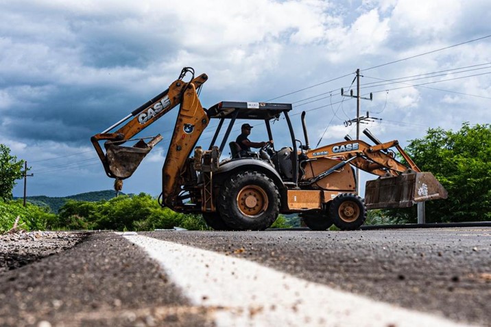  Supervisan avances en carreteras y vialidades en la región del Évora