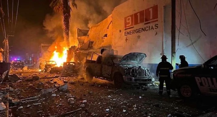 Explota auto frente a comandancia; investigan represalia del CJNG