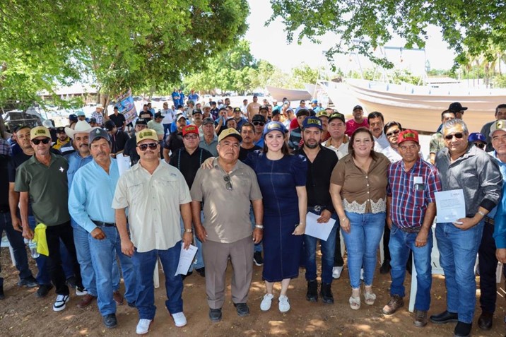 Entregan 40 embarcaciones menores a pescadores de cuatro municipios de Sinaloa