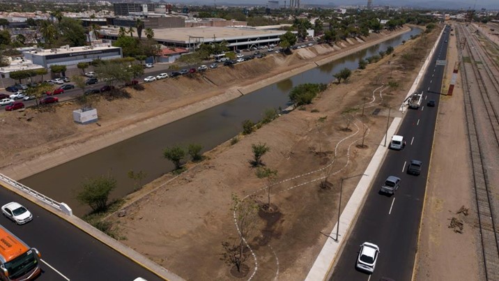Avanzan trabajos de mejoramiento de áreas verdes en el Eje Federalismo