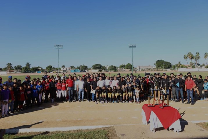 Entrega Alcalde construcción de la barda posterior en el estadio Juventud “Polo Quintero” de Navolato