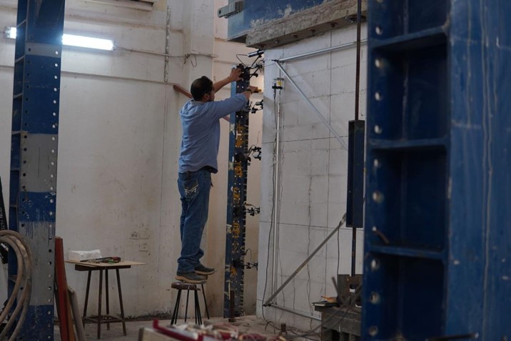 Analizan comportamiento de muros reforzados en pruebas sísmicas