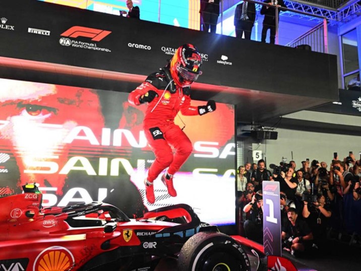 Carlos Sainz pone fin al dominio de Red Bull y gana en Singapur