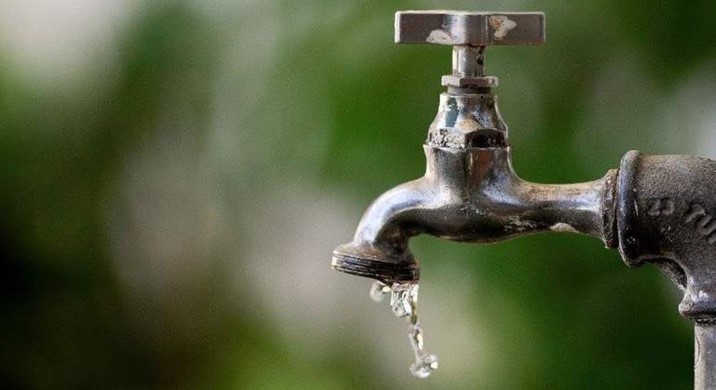 Anuncian suspensión de agua en sector El Barrio por obras