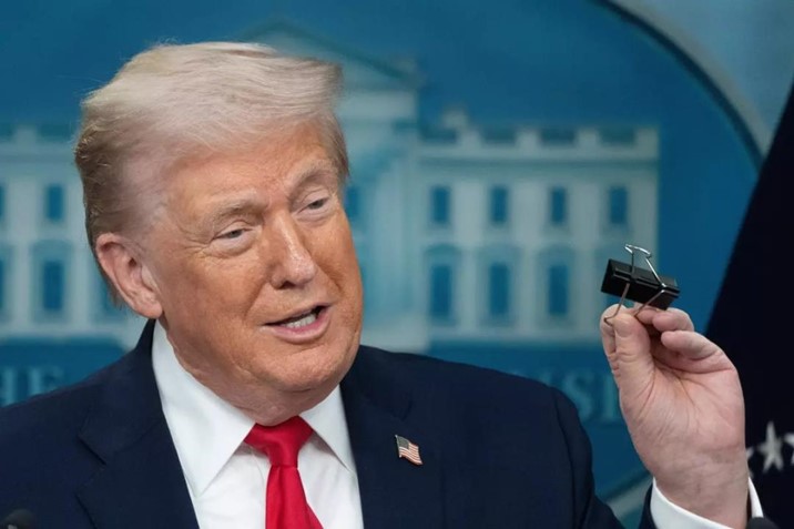 Trump cumple 80 años entre guerras, inflación y crisis política